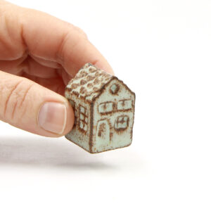 Alternative view of Olufshus - smal lille - Nube