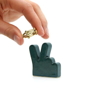 peace ringholder - MALE - paz